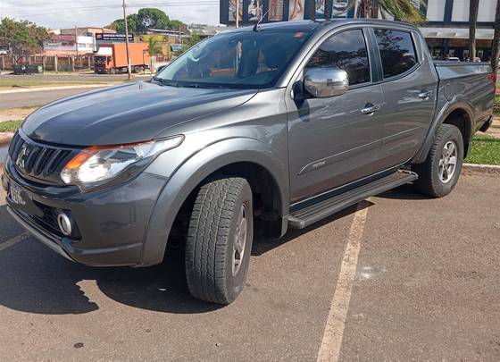 MITSUBISHI L200 TRITON 2.4 16V TURBO DIESEL SPORT HPE CD 4P 4X4 AUTOMÁTICO MITSUBISHI L200 TRITON 2.4 16V TURBO DIESEL SPORT HPE CD 4P 4X4 AUTOMÁTICO